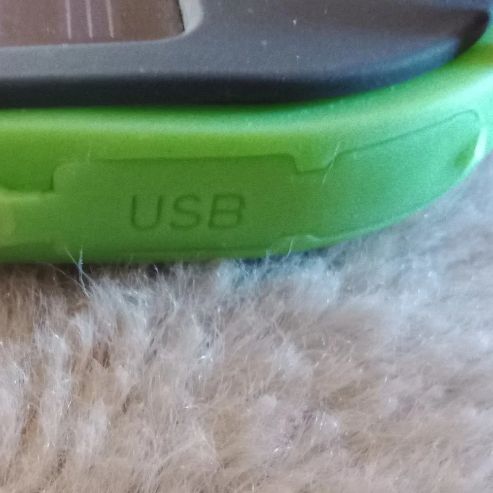 Portable solar charging station w/2 USB ports